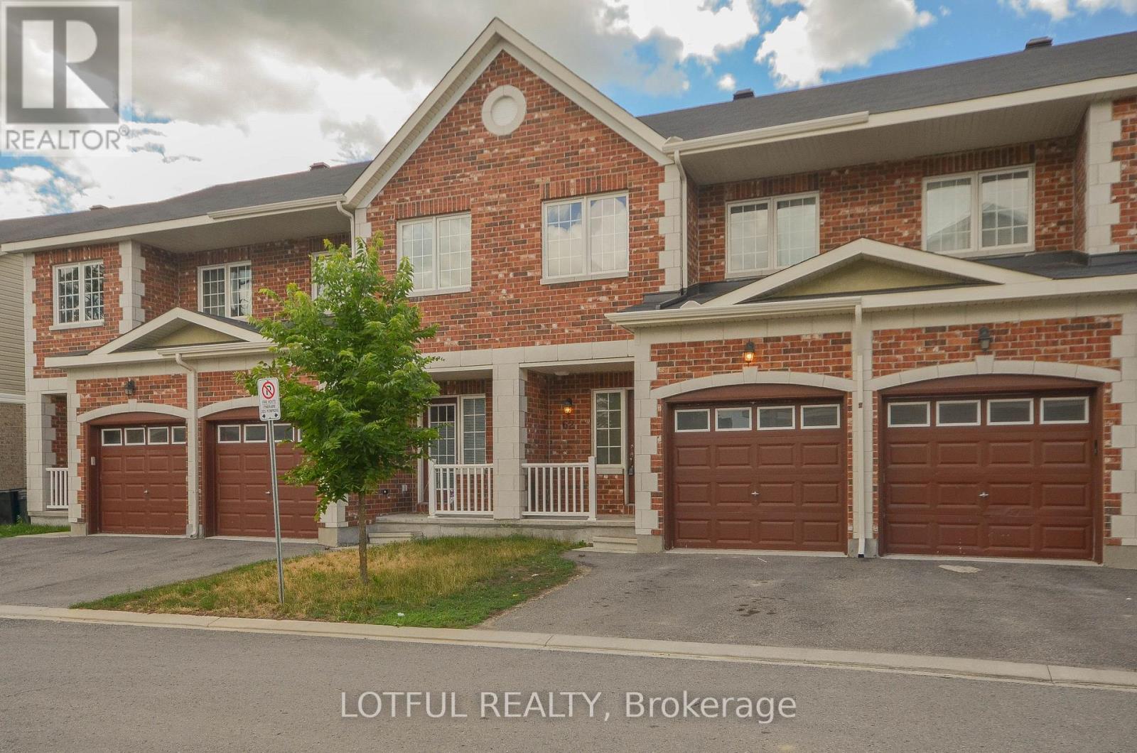 62 DUNDALK PRIVATE, Ottawa — photo 2