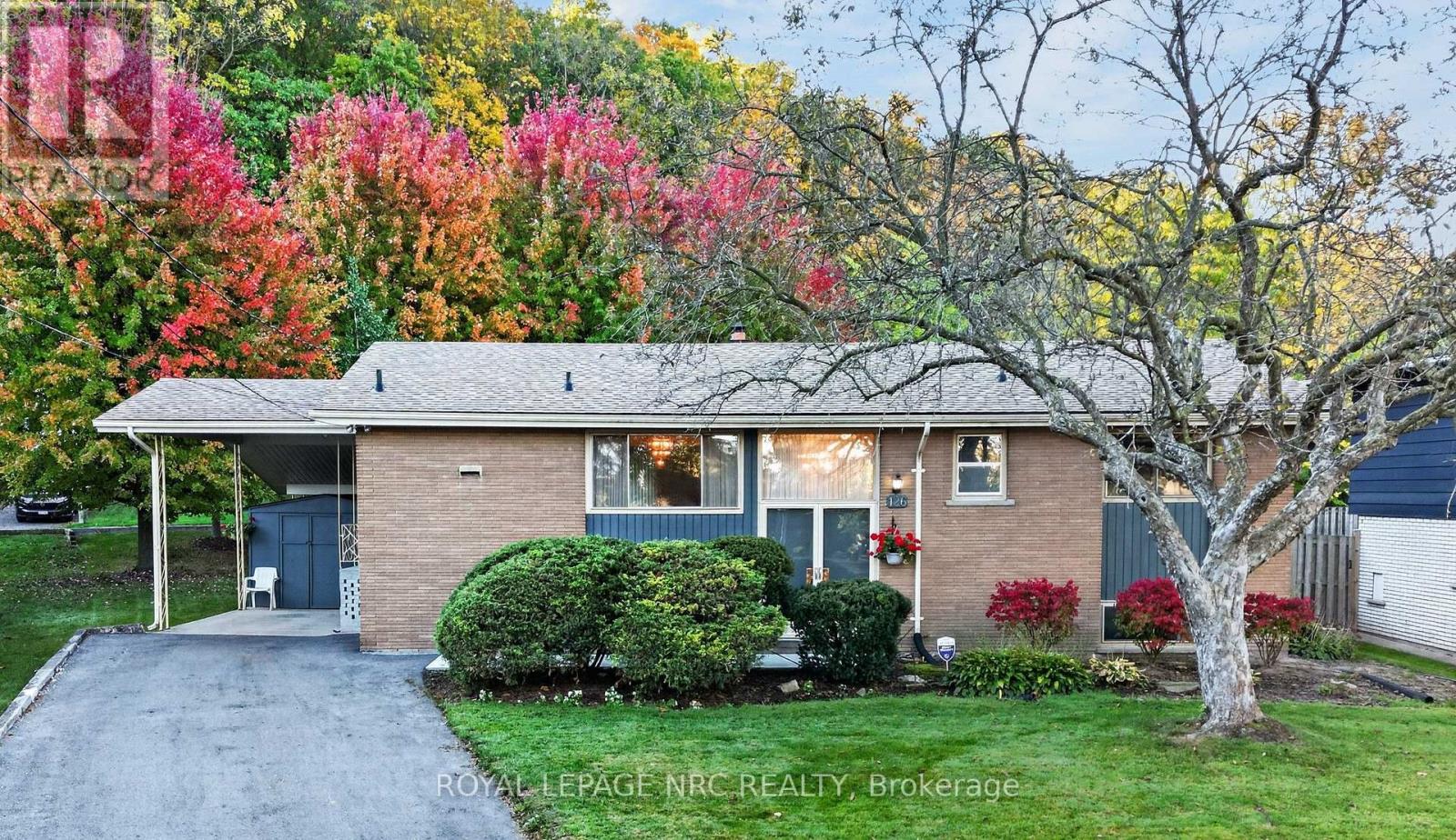 126 WOODSIDE DRIVE, St. Catharines (Glendale/Glenridge)