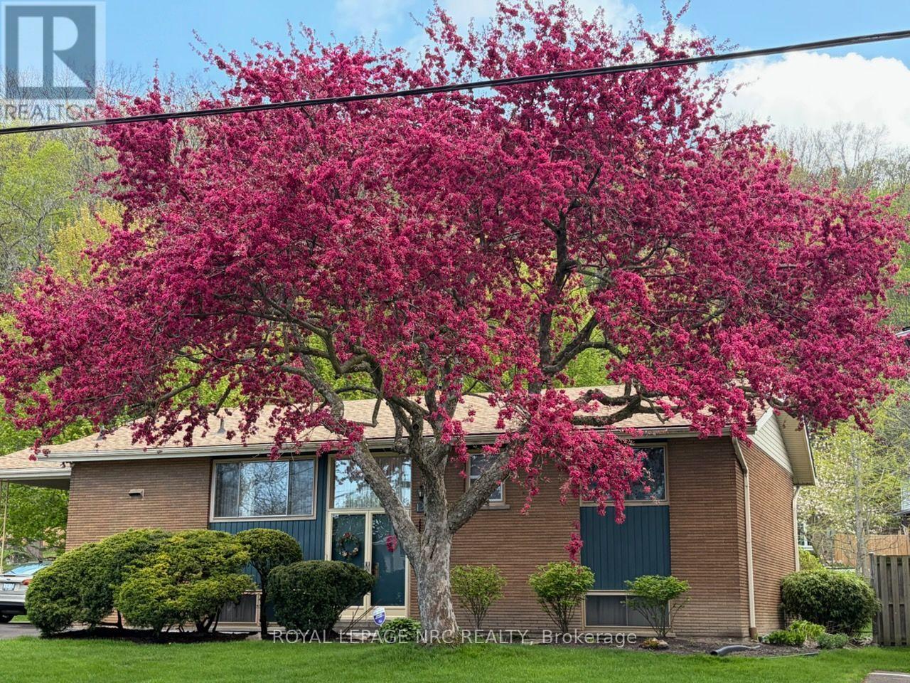 126 WOODSIDE DRIVE, St. Catharines (Glendale/Glenridge) — photo 2