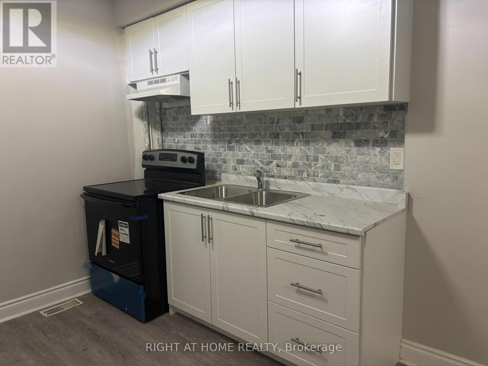 MAIN - 511 OAKWOOD AVENUE, Toronto (Oakwood Village)