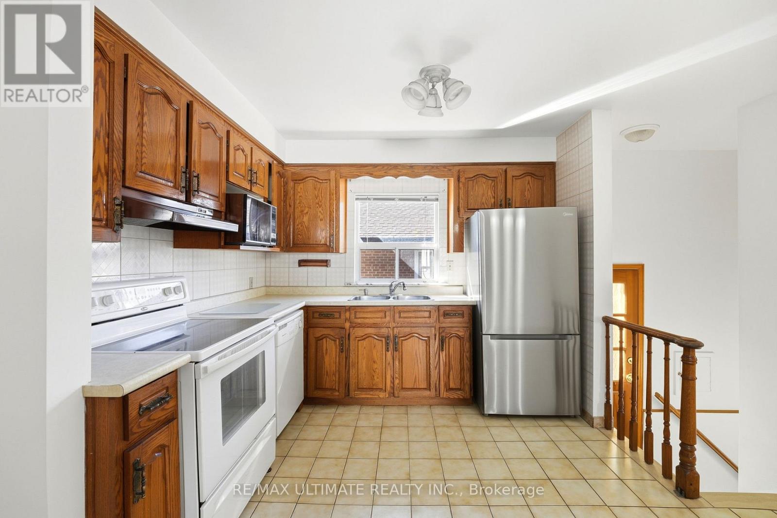 21 Tulip Drive, Toronto, ON photo 10