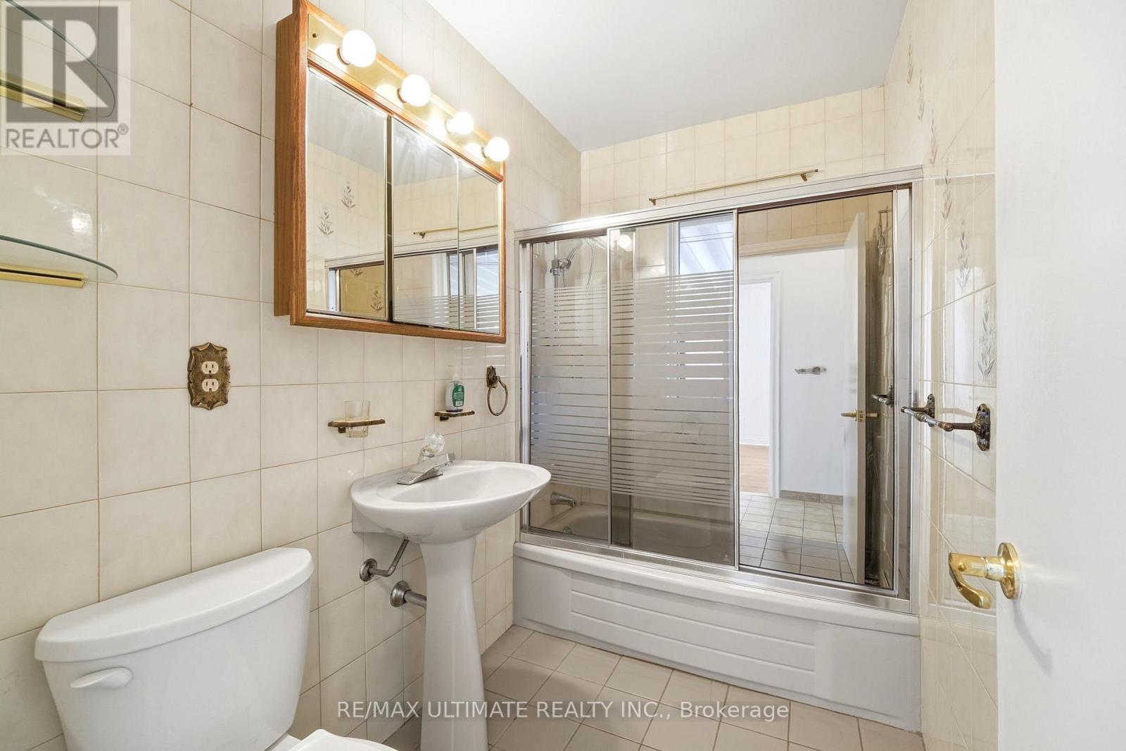 21 Tulip Drive, Toronto, ON photo 11