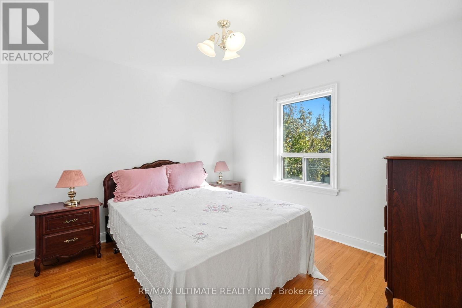 21 Tulip Drive, Toronto, ON photo 12
