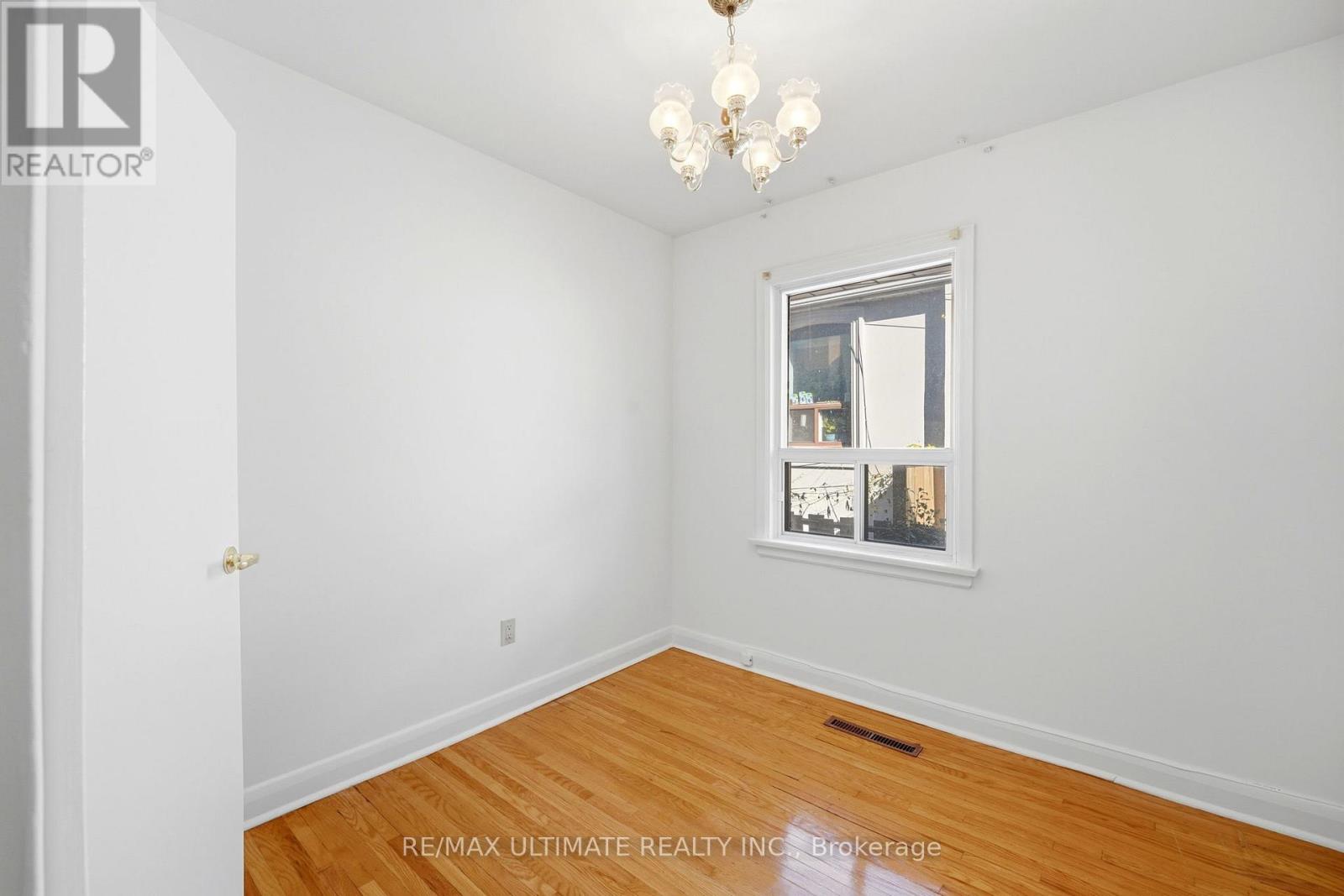 21 Tulip Drive, Toronto, ON photo 13