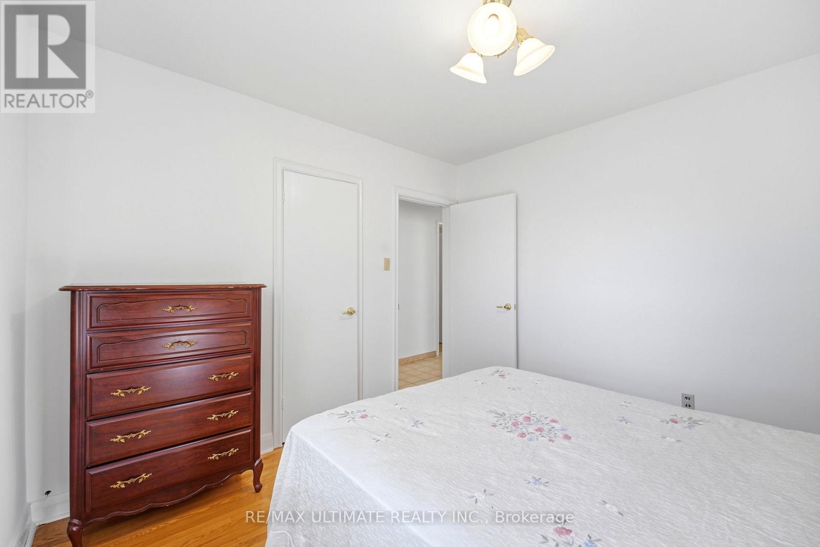 21 Tulip Drive, Toronto, ON photo 15