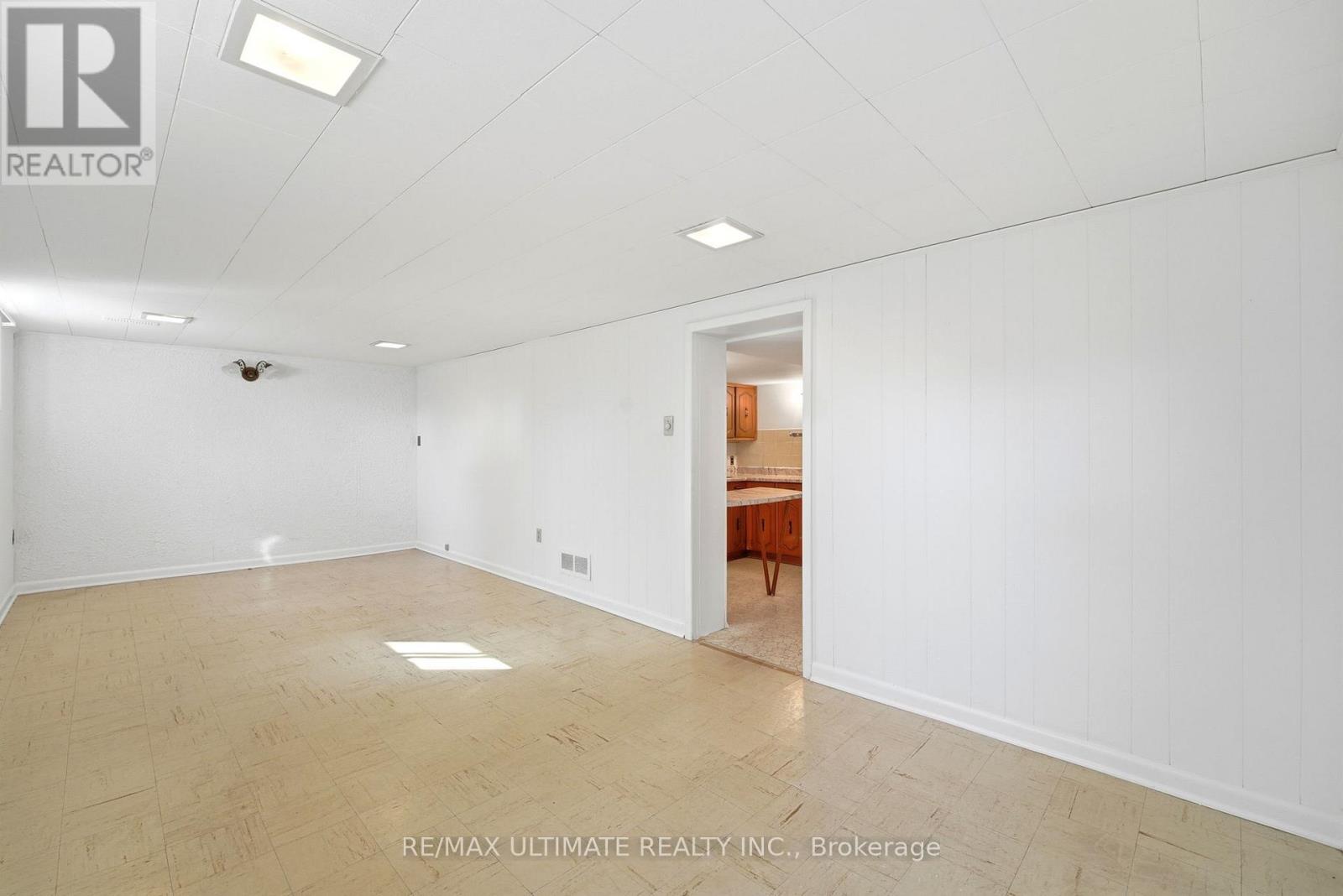21 Tulip Drive, Toronto, ON photo 25