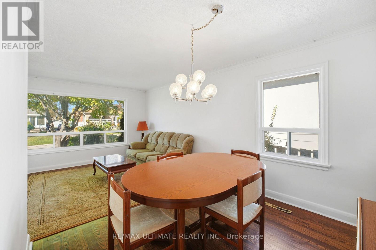 21 Tulip Drive, Toronto, ON photo 4