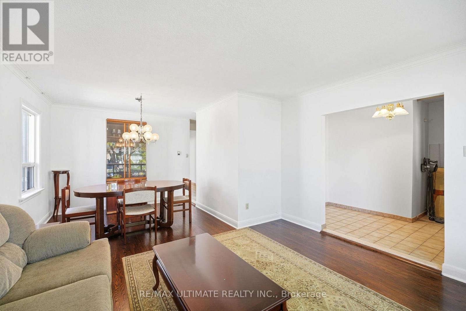 21 Tulip Drive, Toronto, ON photo 7