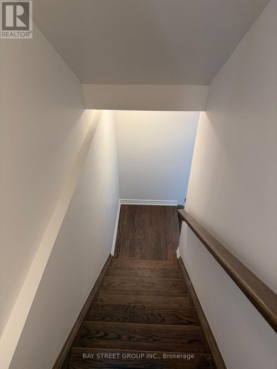 BASEMENT APPARTMENT - 2918 SCOTCH PINE LANE, Pickering — photo 2