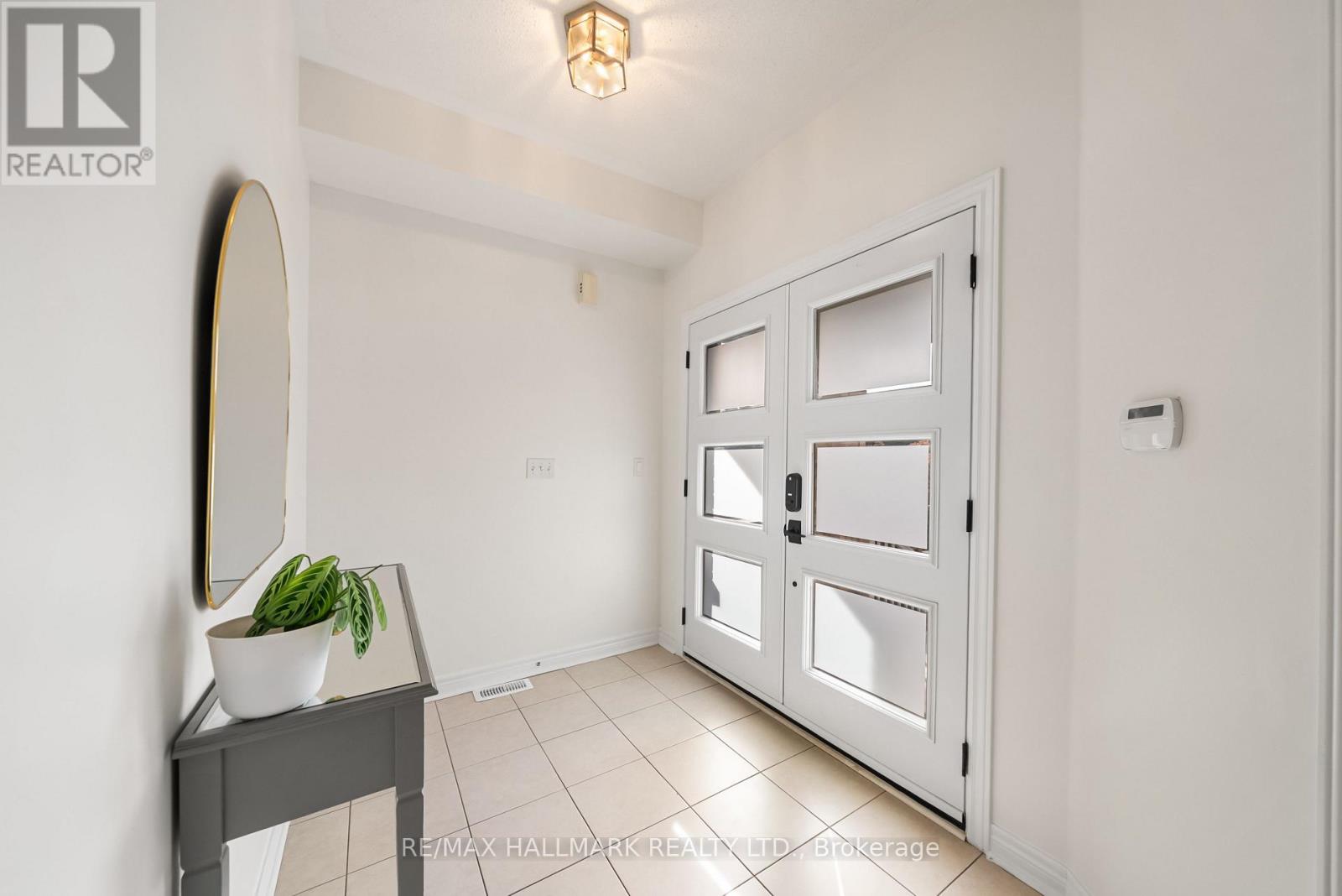 583 Fleetwood Drive, Oshawa, ON photo 3