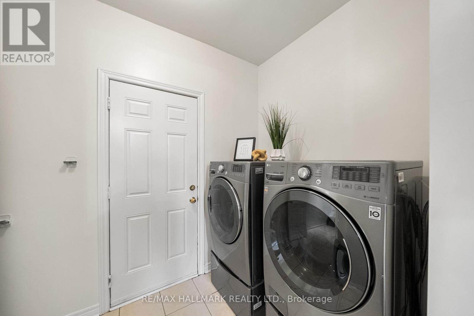 583 Fleetwood Drive, Oshawa, ON photo 39