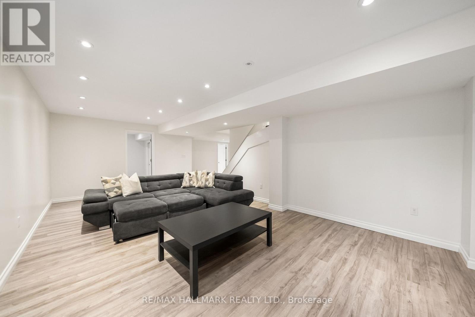583 Fleetwood Drive, Oshawa, ON photo 41