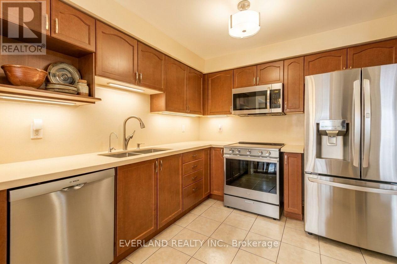 31 MARSHVIEW AVENUE, Aurora — photo 2