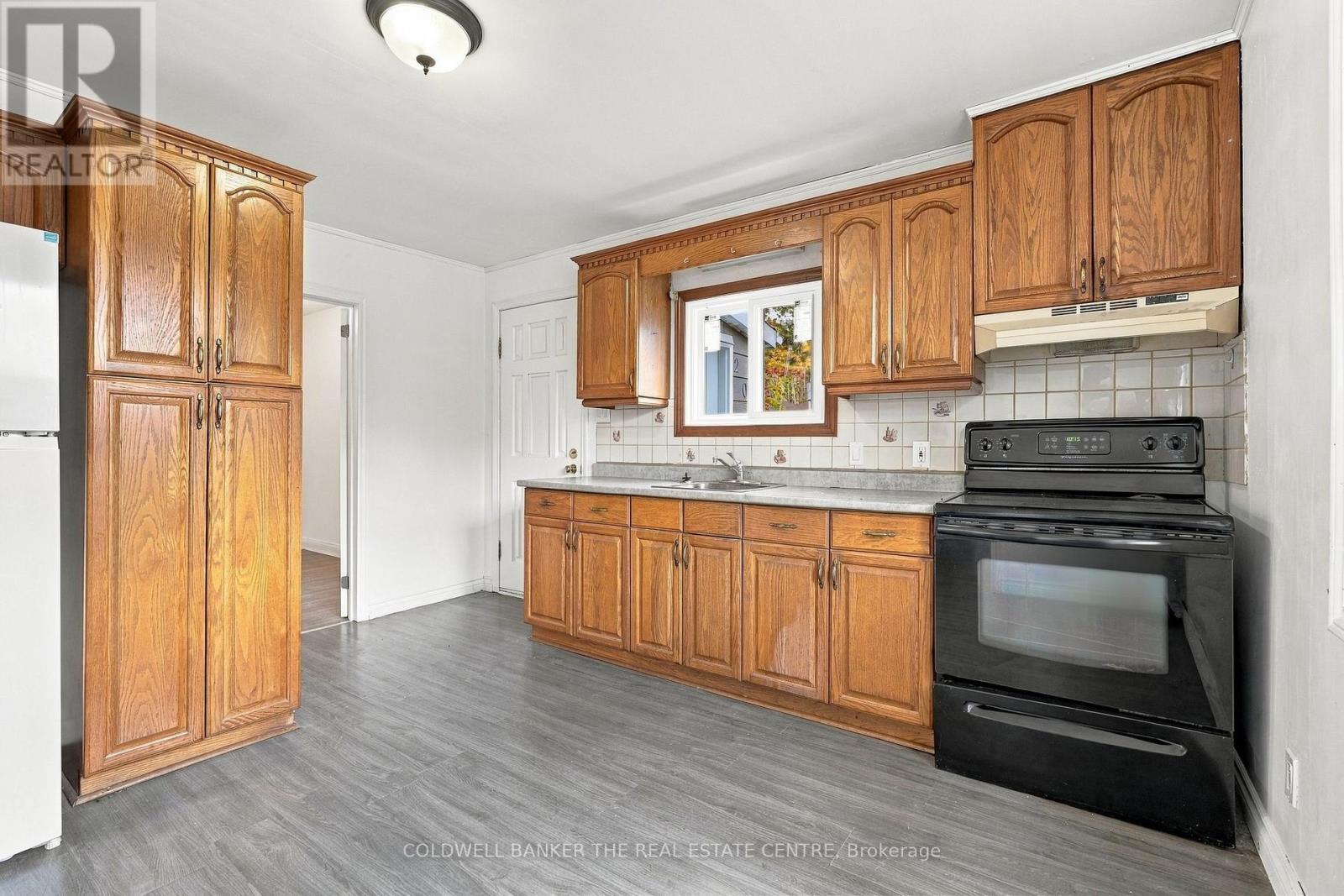 202 Ferndale Drive North, Barrie, ON photo 11