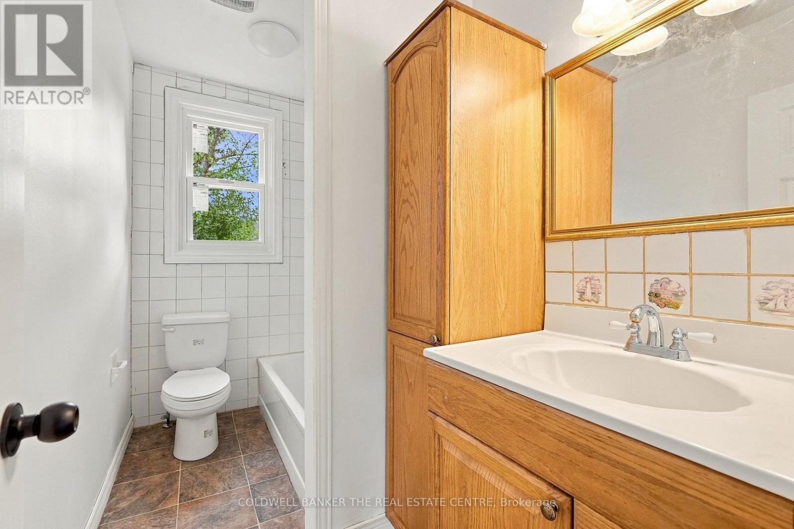 202 Ferndale Drive North, Barrie, ON photo 18