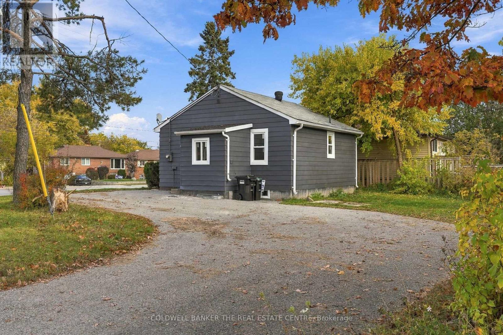 202 Ferndale Drive North, Barrie, ON photo 2
