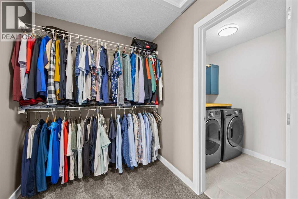 With hanging space on both sides and direct access to the laundry room, even the everyday routines have been thoughtfully considered