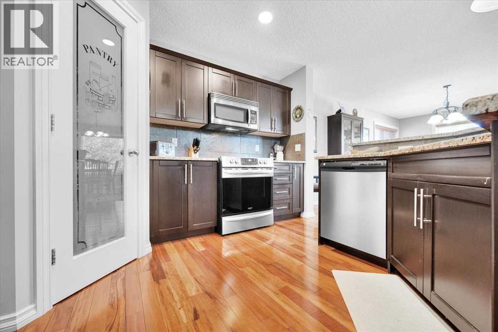 209 Crystal Green Point, photo 13 of 35
