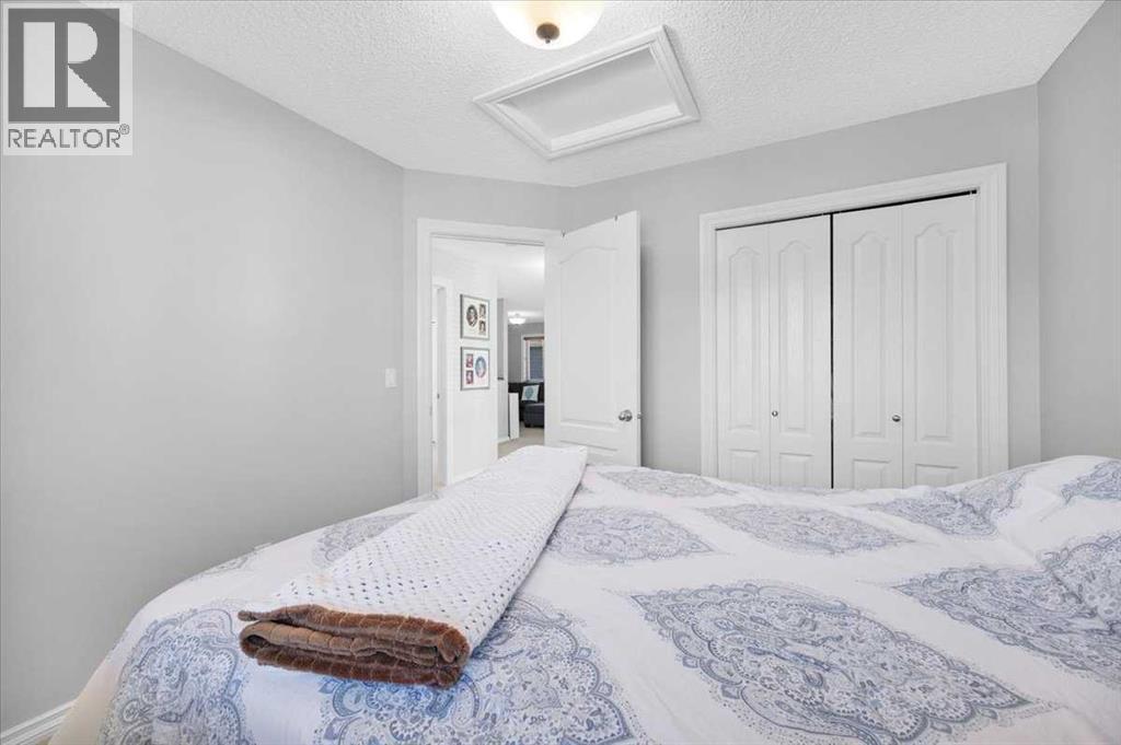 209 Crystal Green Point, photo 23 of 35