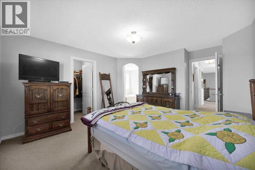 209 Crystal Green Point, photo 26 of 35