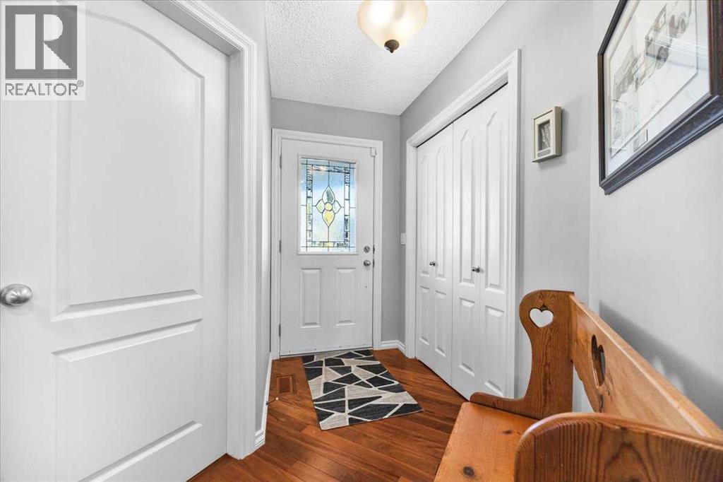 209 Crystal Green Point, photo 4 of 35