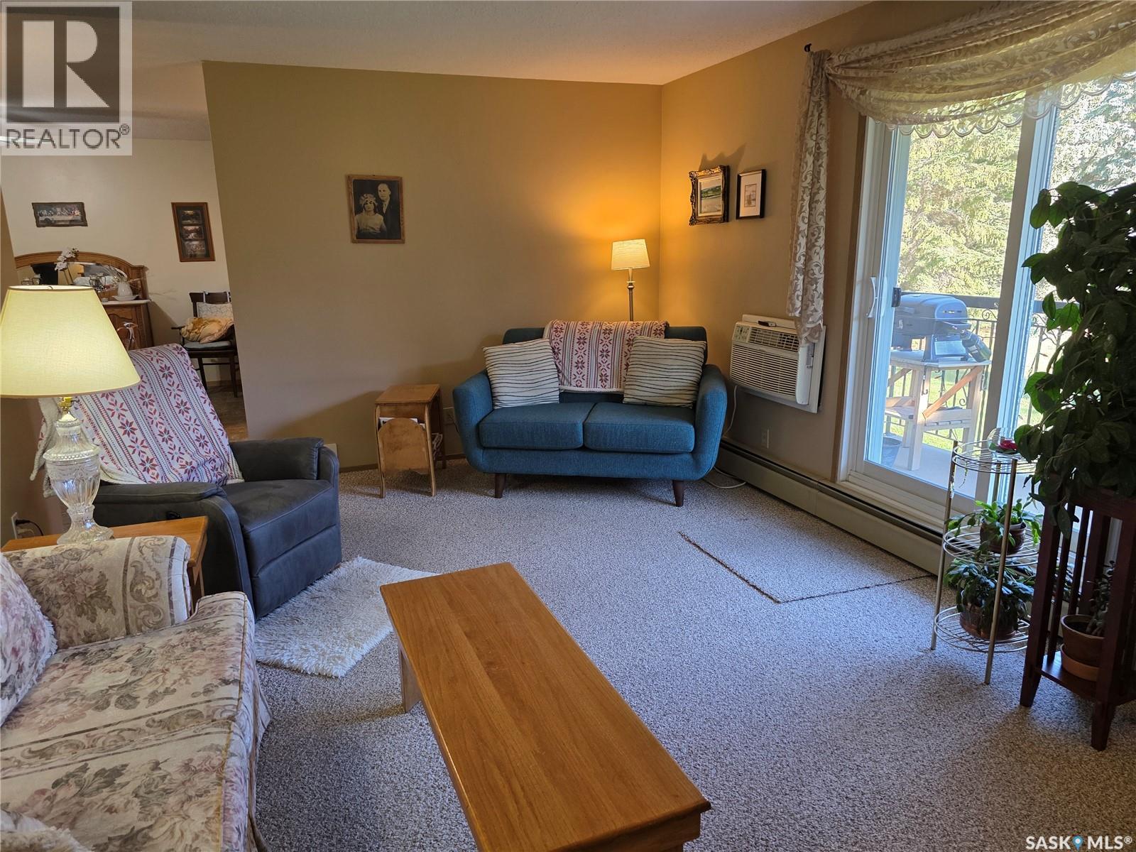 107 2013 Arlington AVENUE, Saskatoon — photo 2