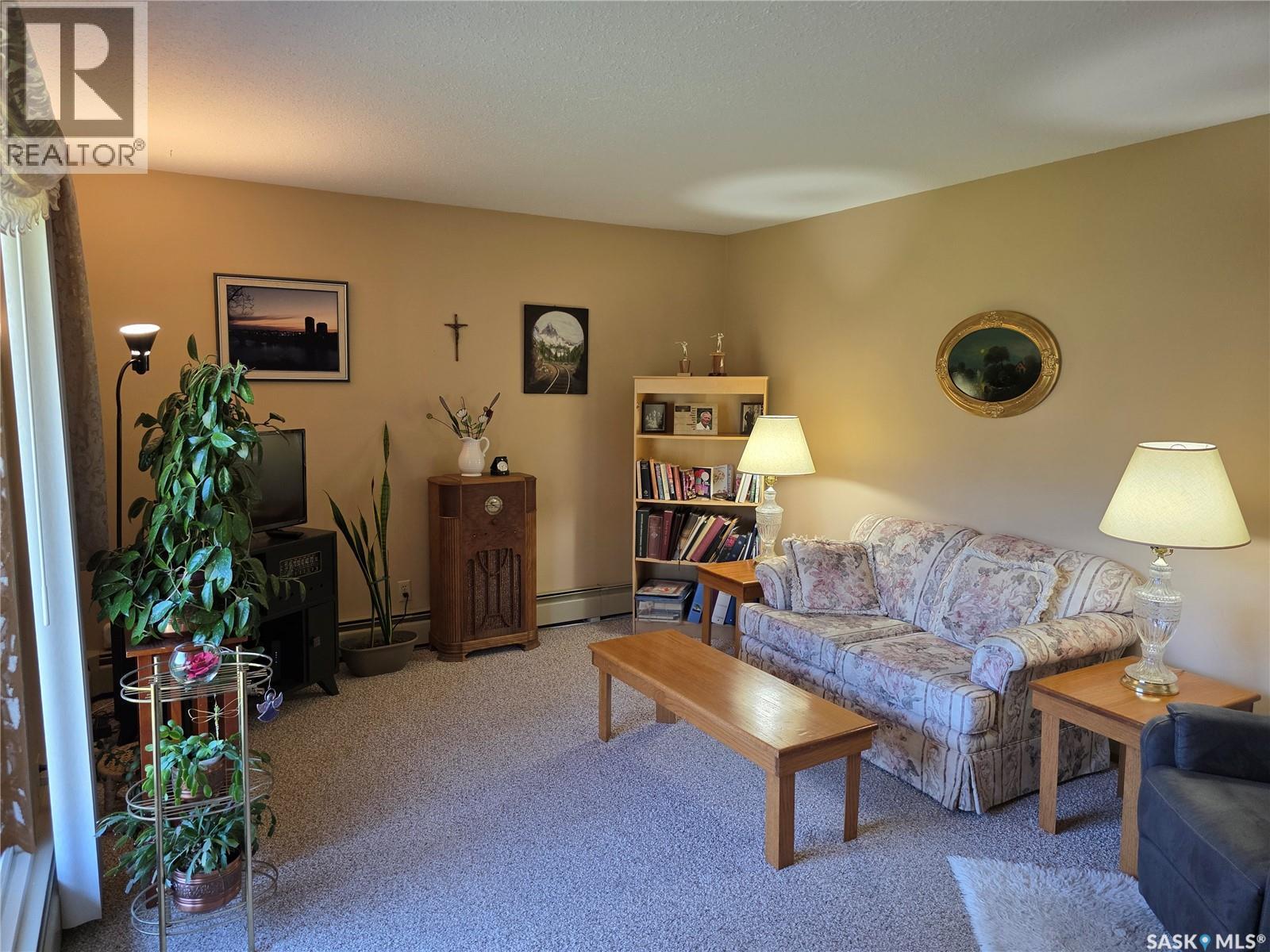 107 2013 Arlington AVENUE, Saskatoon — photo 4