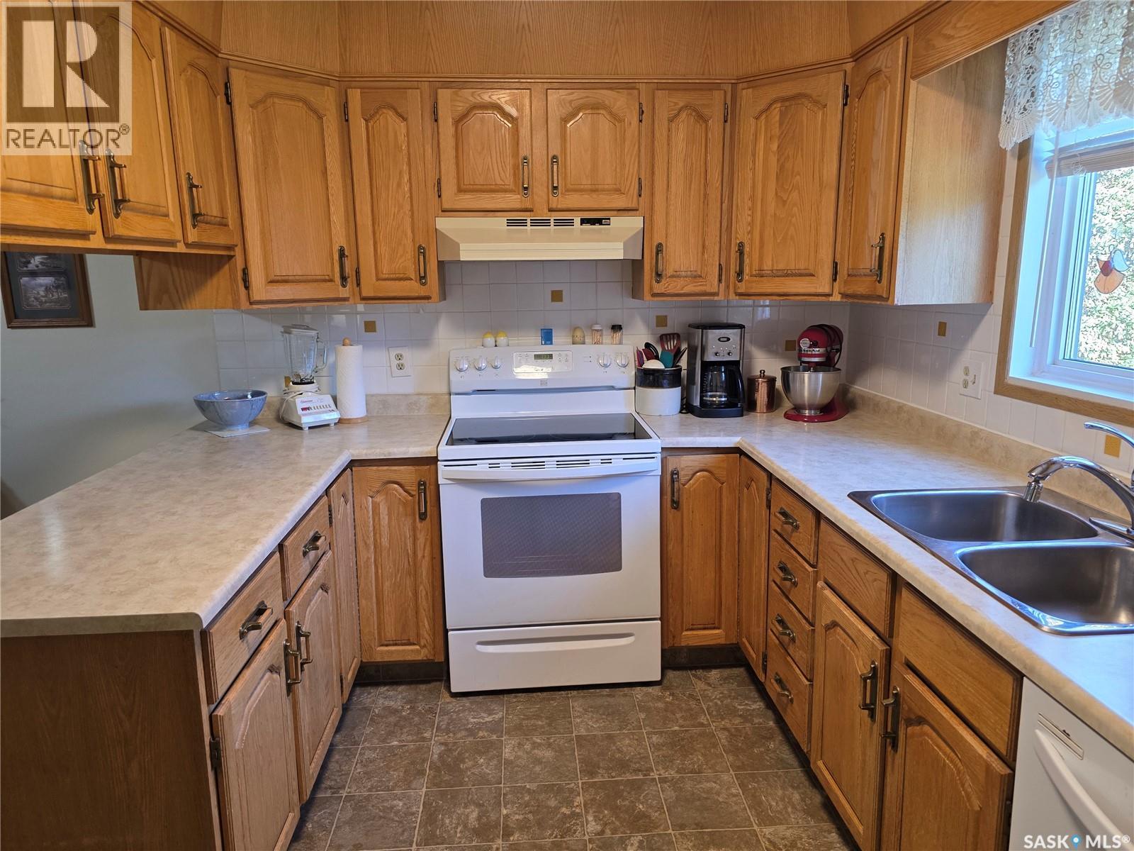 107 2013 Arlington AVENUE, Saskatoon Saskatchewan — photo 7