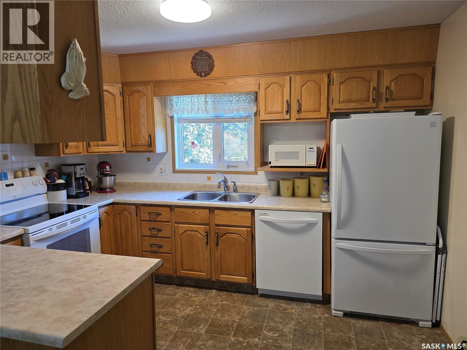 107 2013 Arlington AVENUE, Saskatoon Saskatchewan — photo 8