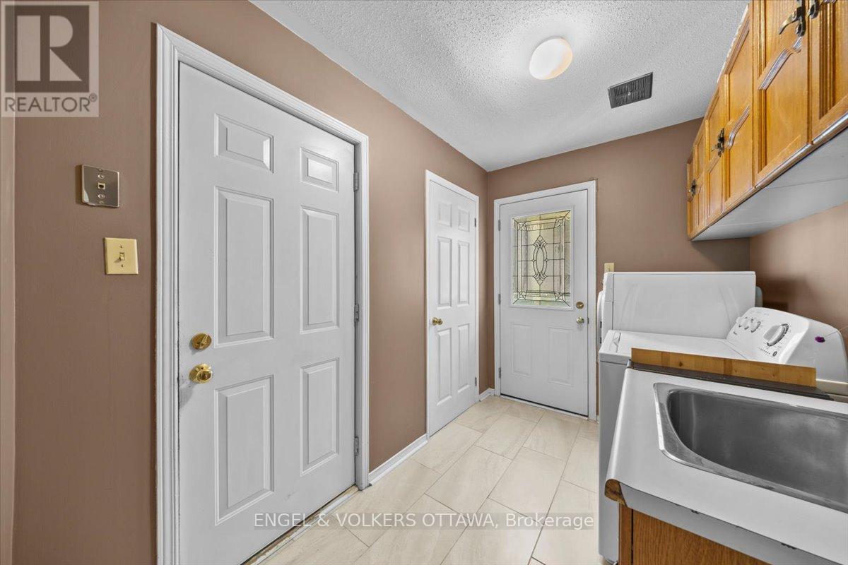4 Bed, 3 Bath House for Sale in Ottawa – 1678 DES PERDRIX CRESCENT, Ottawa – MLS# X14117336 - Image 13