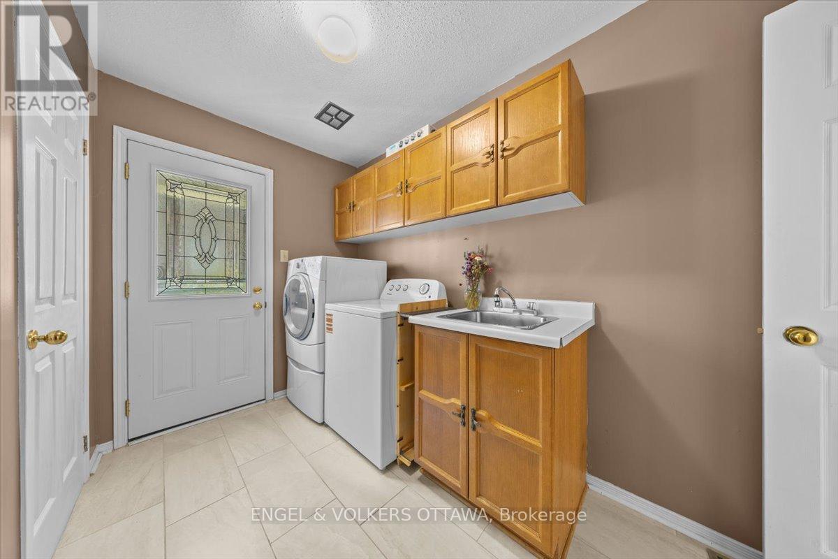 4 Bed, 3 Bath House for Sale in Ottawa – 1678 DES PERDRIX CRESCENT, Ottawa – MLS# X14117336 - Image 14