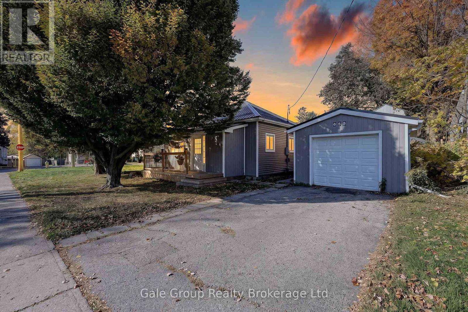 655 College Avenue, photo 1 of 38