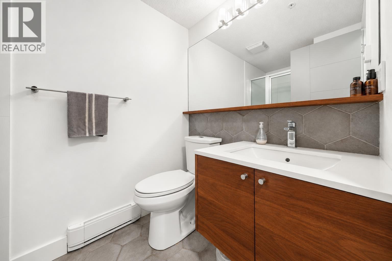 404 124 W 3rd Street, North Vancouver — photo 34