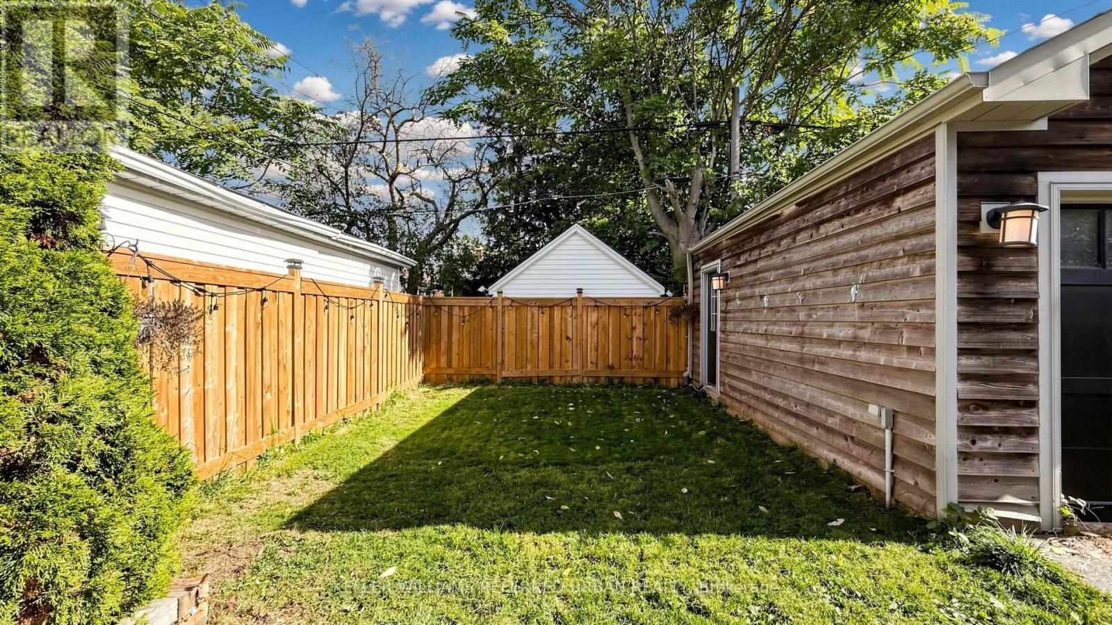 11 Crestland Avenue, Toronto, ON photo 48