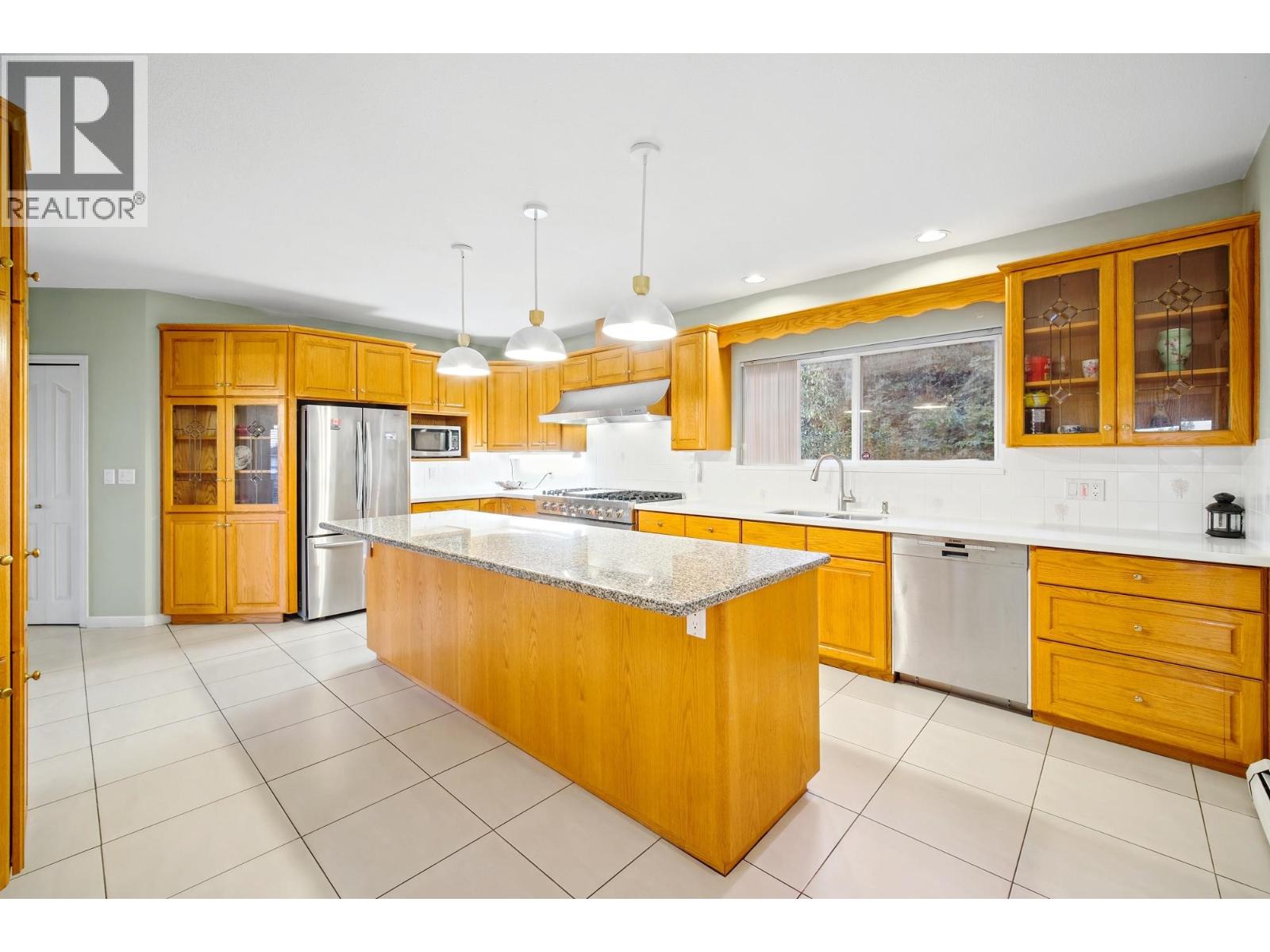 2260 Sicamous Avenue, Coquitlam — photo 9