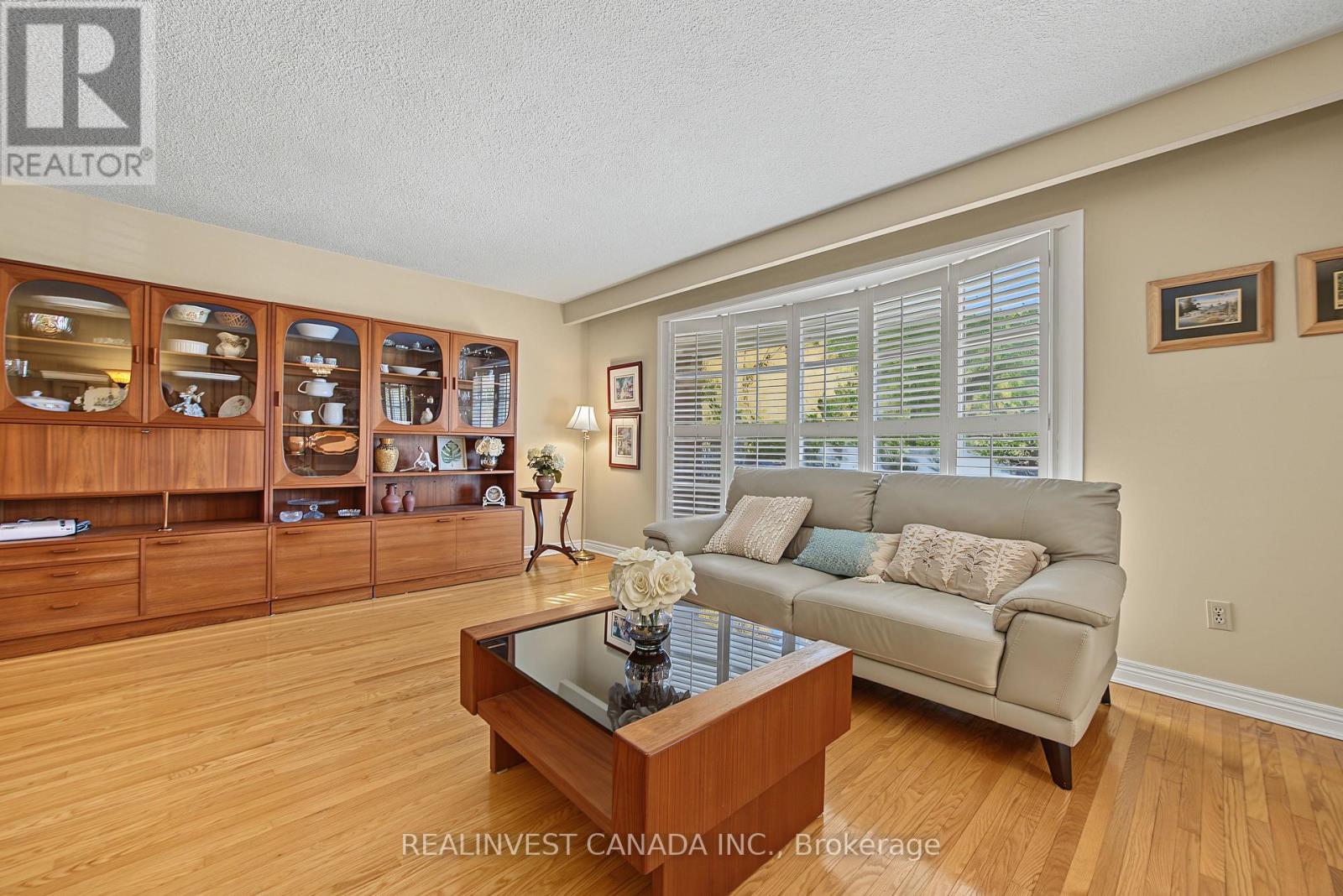 Photo of 196 WELDRICK ROAD W