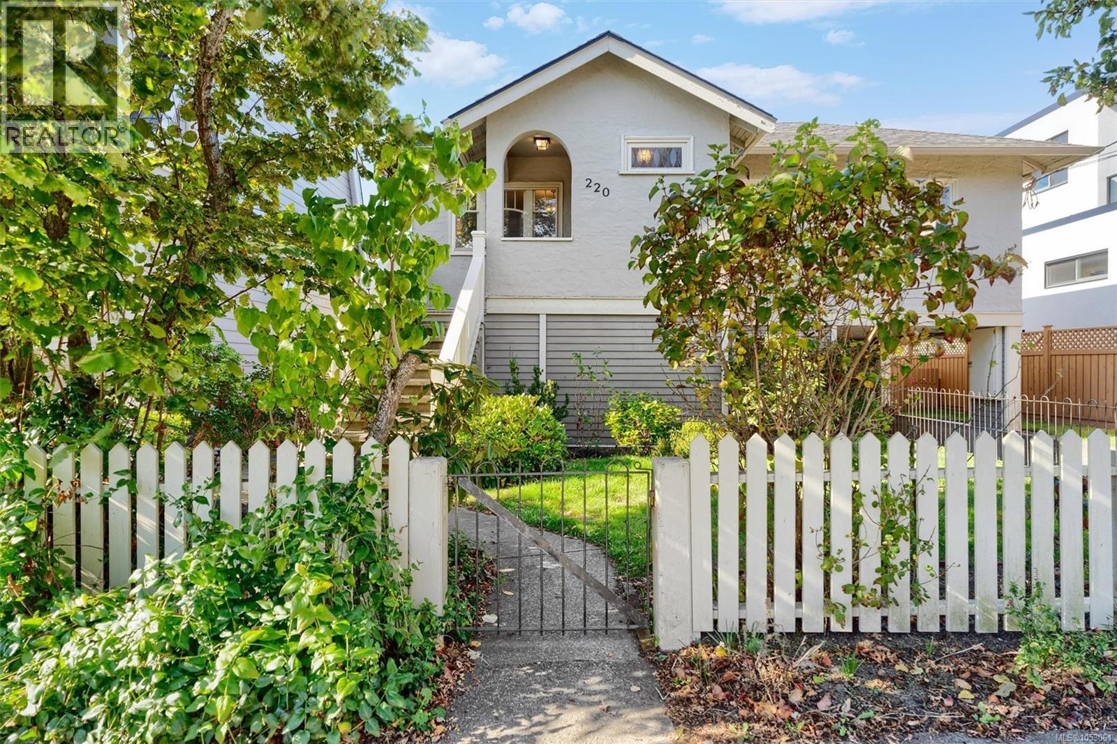  220 Irving Road, Victoria