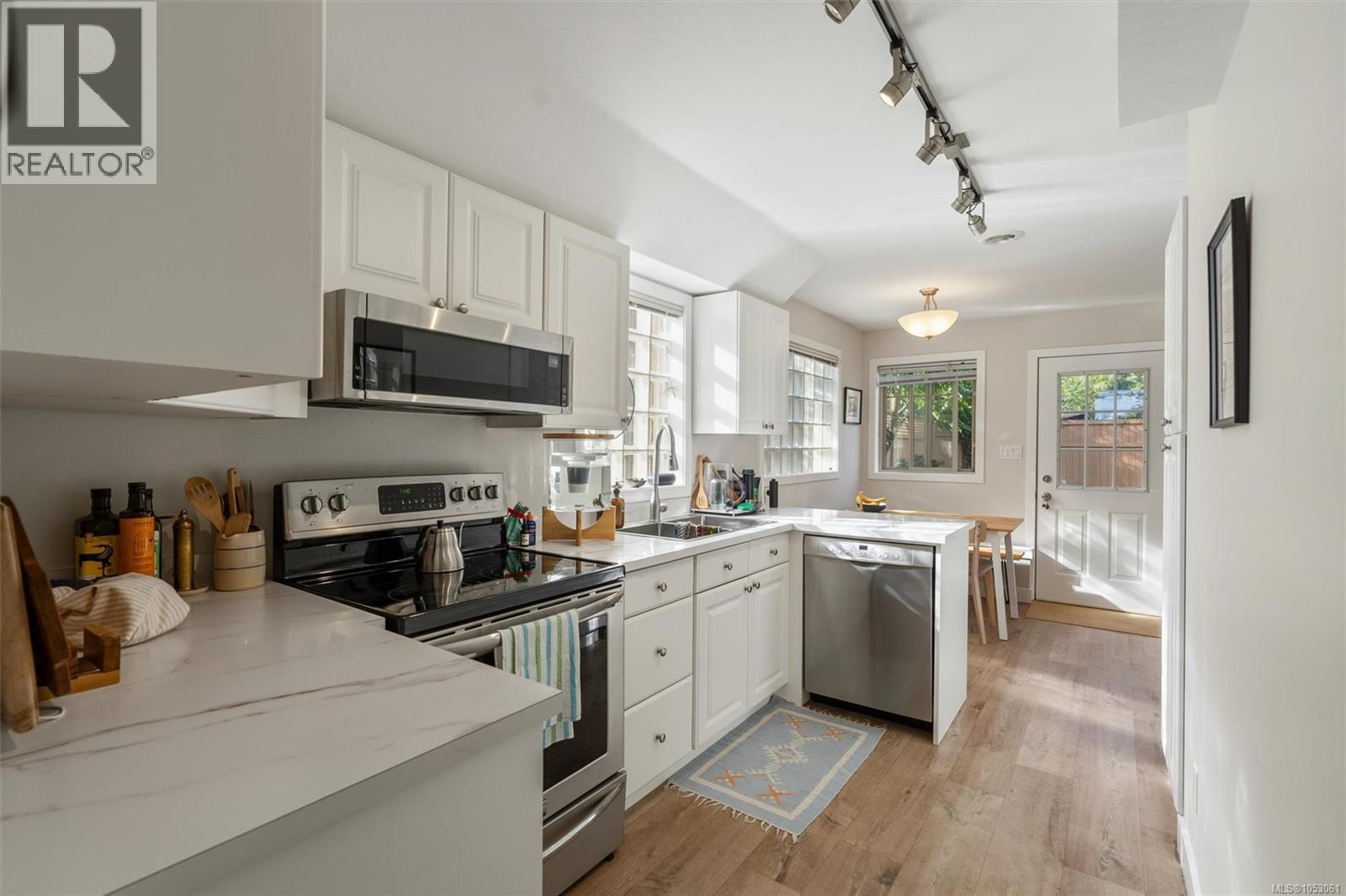  220 Irving Road, Victoria