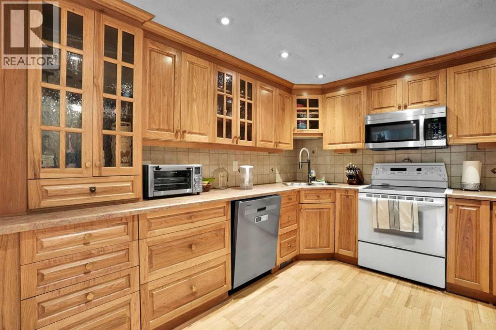 152, 330 Canterbury Drive SW, Calgary — photo 15
