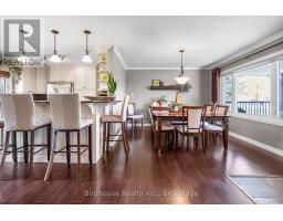 Living room - 205 Lakeshore Drive, Kawartha Lakes, ON K0M1A0 Photo 9