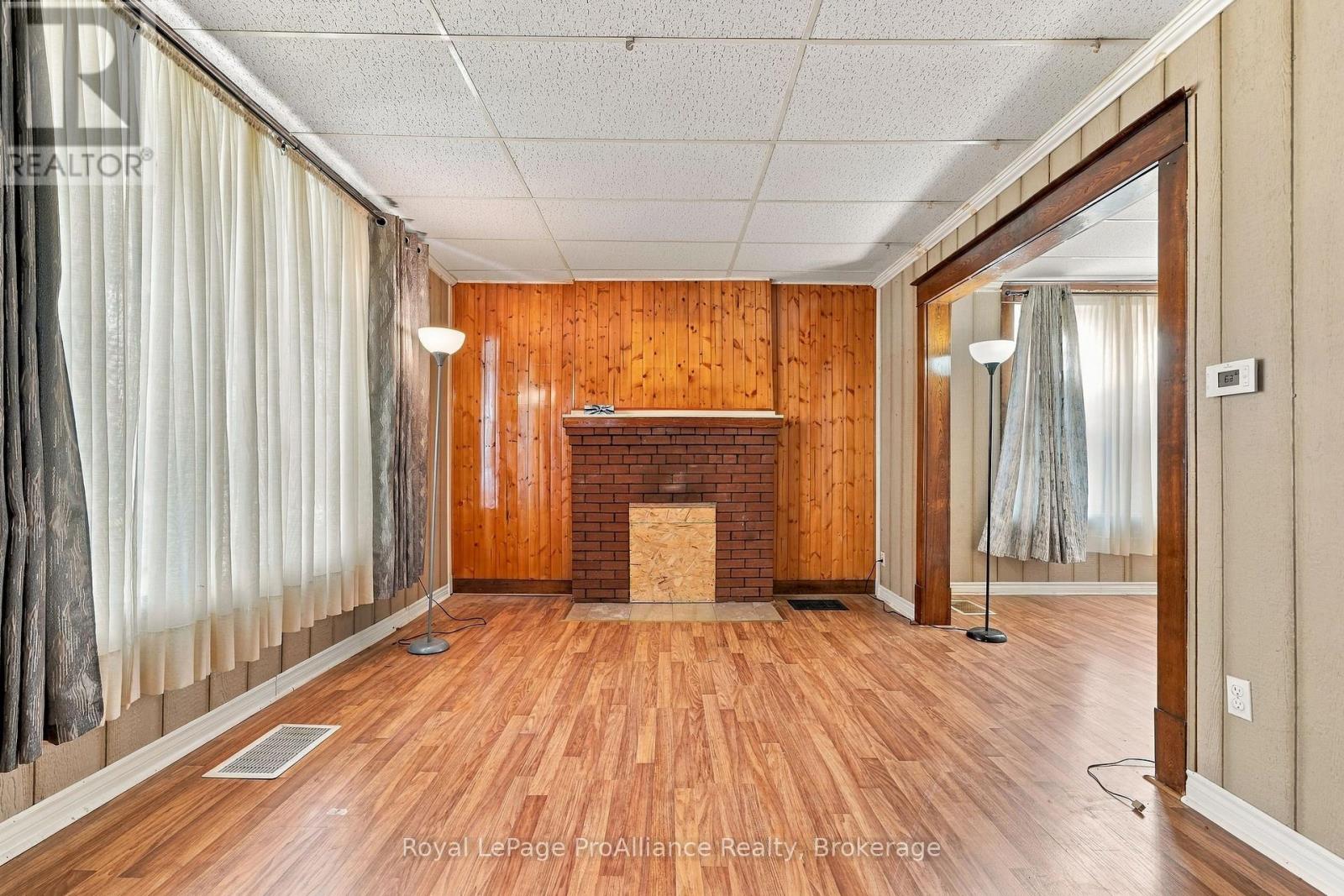 156 William Street, Belleville, ON photo 4