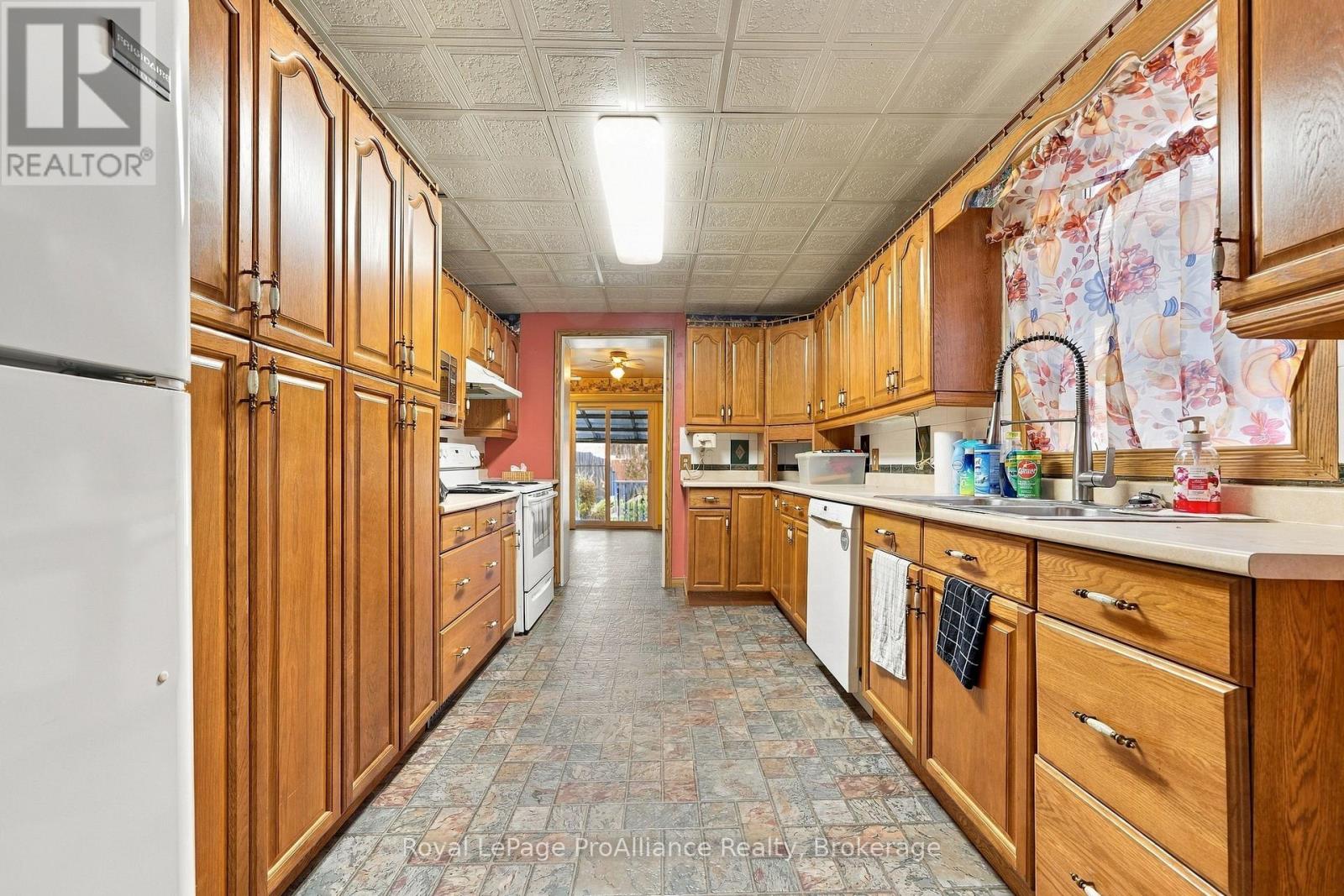 156 William Street, Belleville, ON photo 7