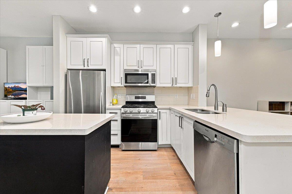 6 2689 Parkway Drive, Surrey — photo 2