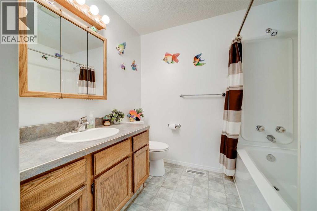 1044 Rimmington Avenue, Pincher Creek — photo 12