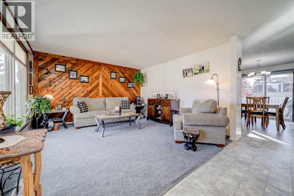 1044 Rimmington Avenue, Pincher Creek — photo 3