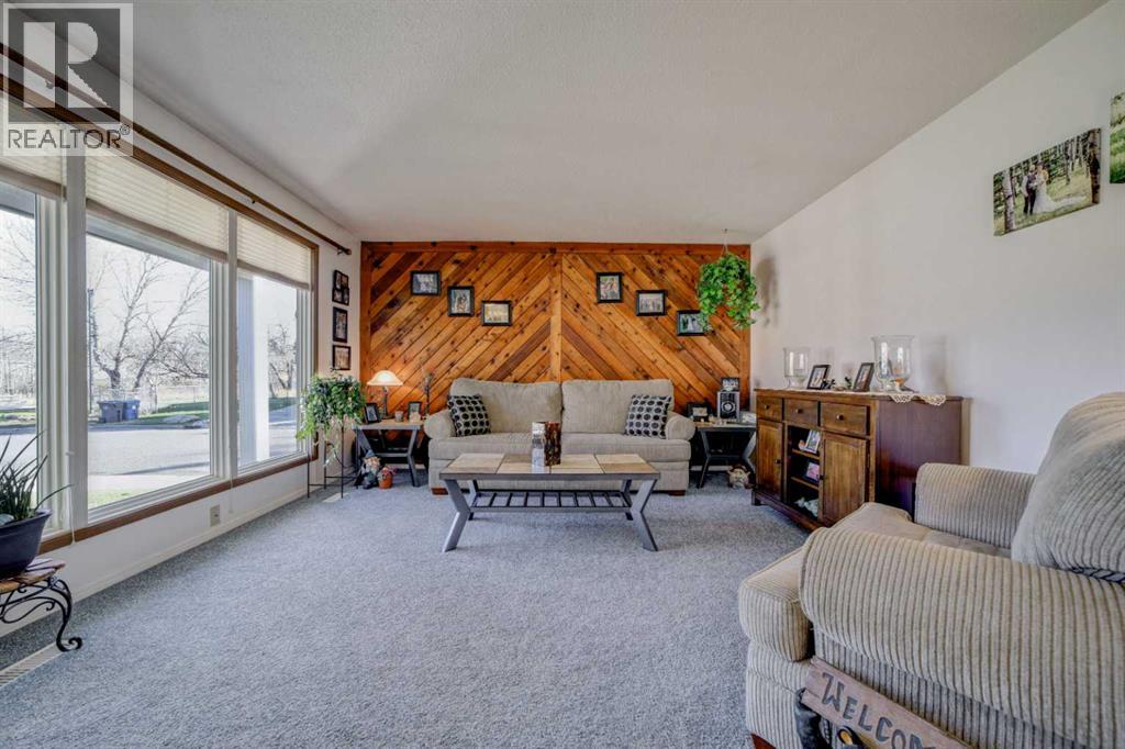 1044 Rimmington Avenue, Pincher Creek — photo 4