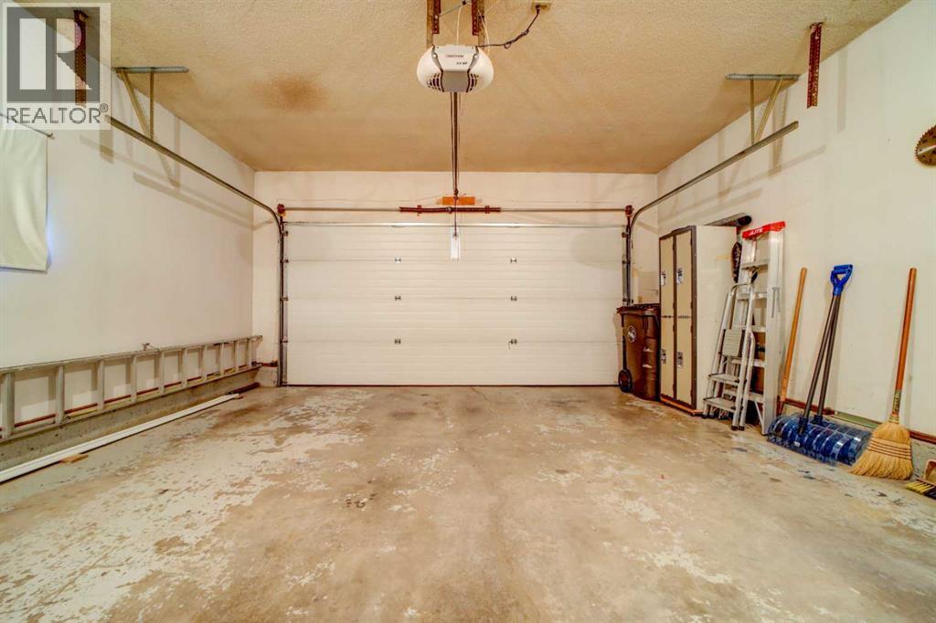 1044 Rimmington Avenue, photo 44 of 50