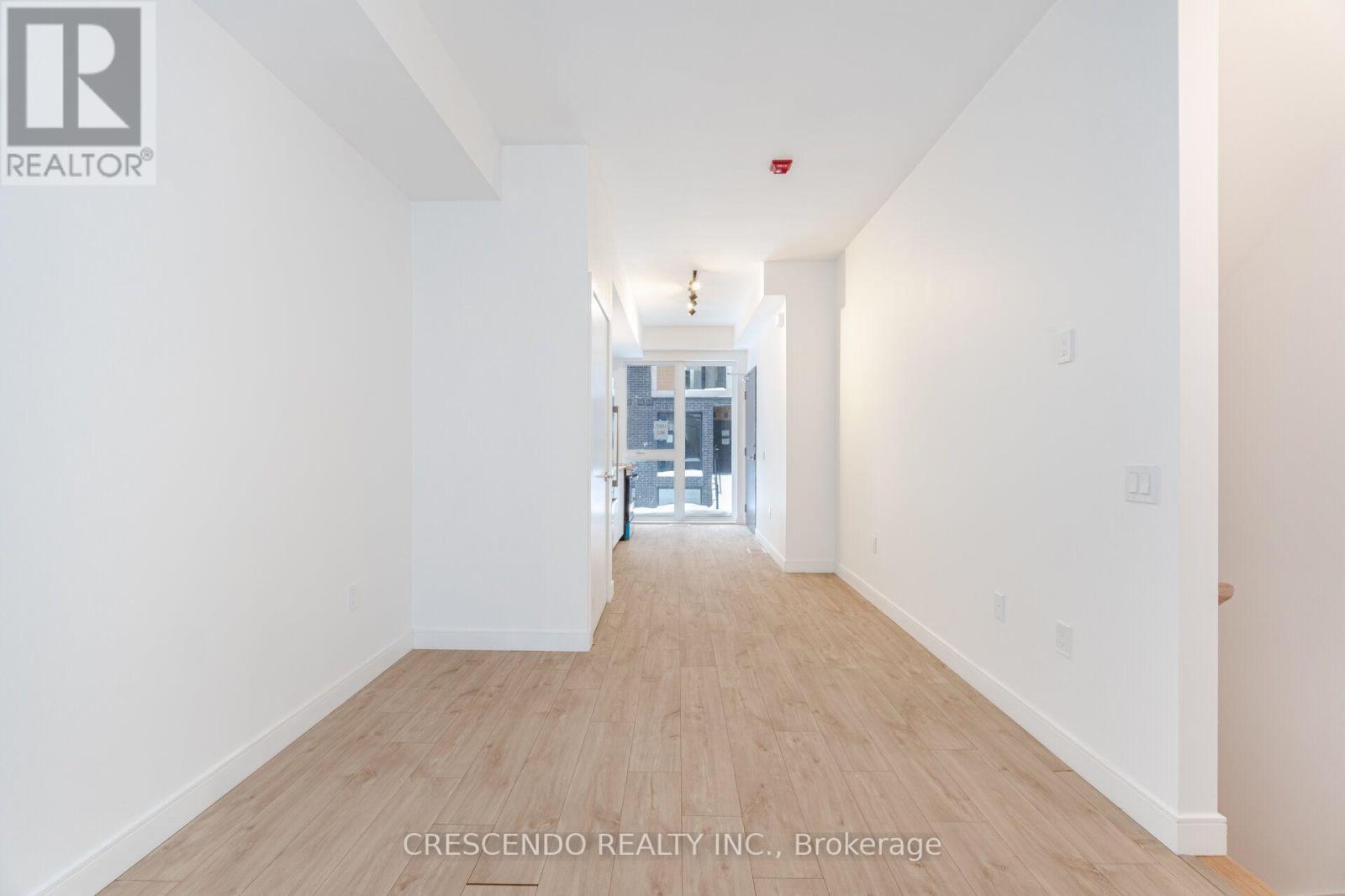 Photo of 8 - 176 CLONMORE DRIVE
