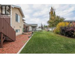 Kitchen - 20 Taylor Mews Se, Medicine Hat, AB T1B4N4 Photo 7