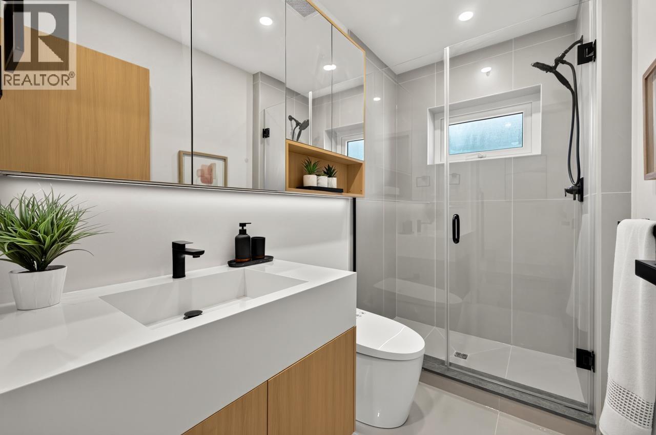 6722 Vivian Street, Vancouver — photo 17